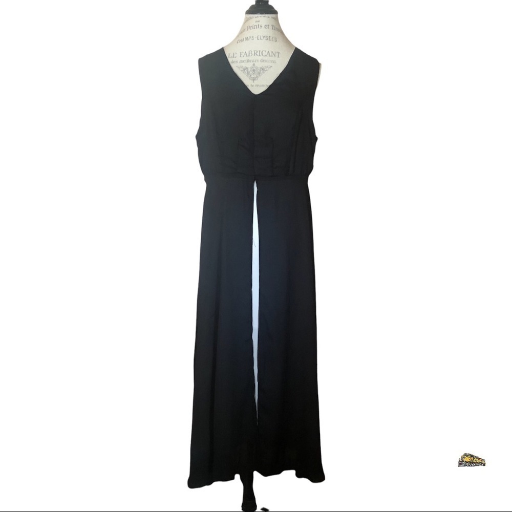 Chic Black Sleeveless Maxi Dress
